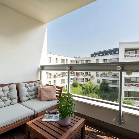 Kolska Modern Family By Downtown *