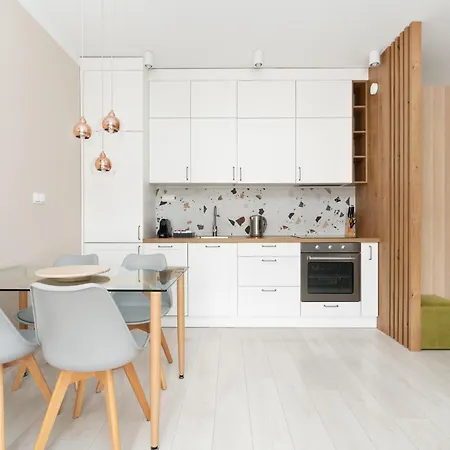 Kolska Modern Family By Downtown *