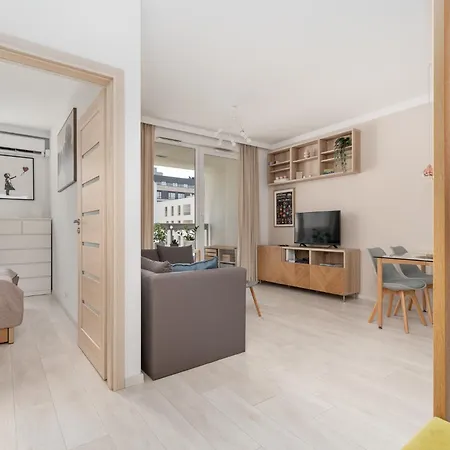 Kolska Modern Family By Downtown